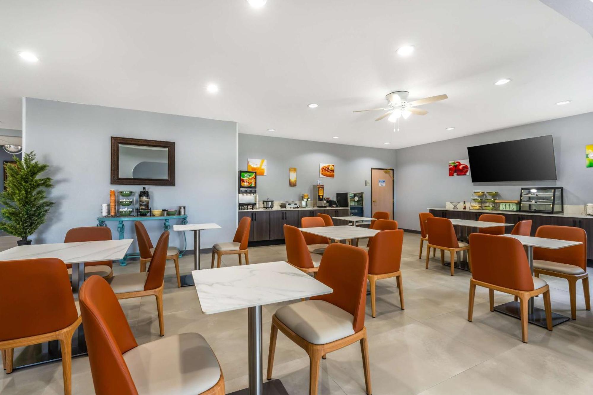 Quality Inn & Suites Мангаттан Екстер'єр фото