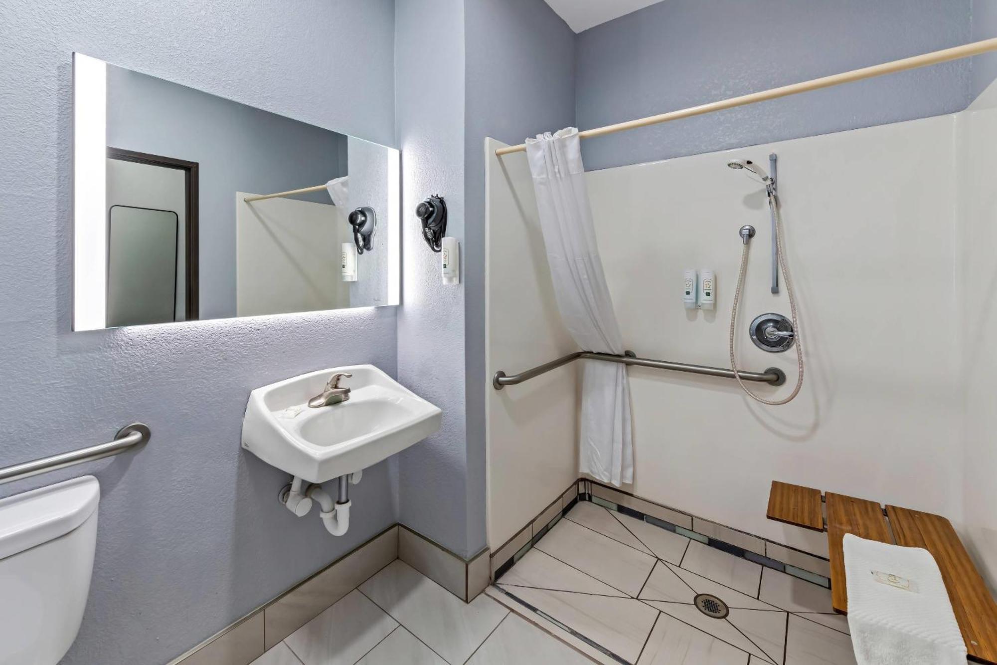 Quality Inn & Suites Мангаттан Екстер'єр фото
