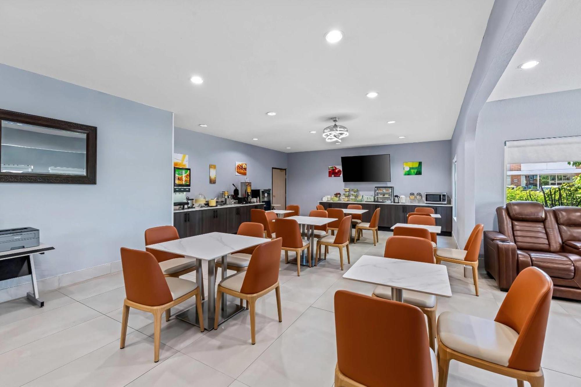 Quality Inn & Suites Мангаттан Екстер'єр фото
